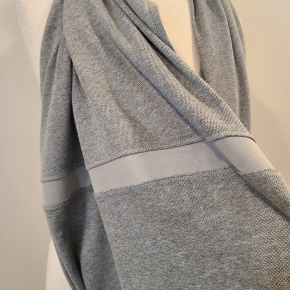 Lululemon Sun Salutation Circle Heathered Medium Grey Scarf - Picture 5 of 7